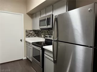 Photo #2: 2756055 Listing 