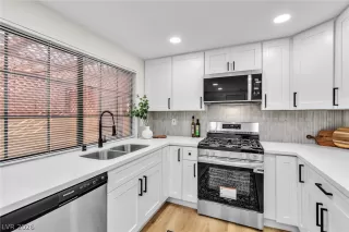 Photo #2: 2756200 Listing 