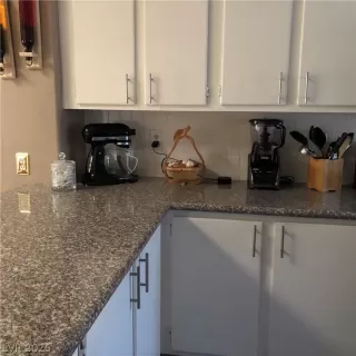 Photo #5: 2756455 Listing