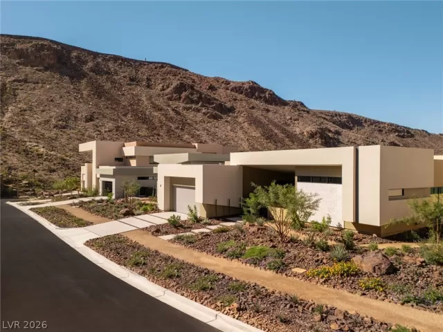 MLS: 2756634 Condo For Sale