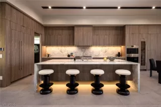 Photo #2: 2756634 Listing