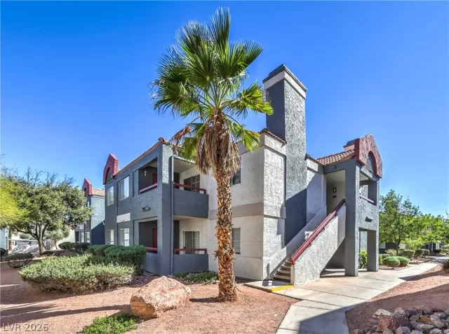 MLS: 2756747 Condo For Sale