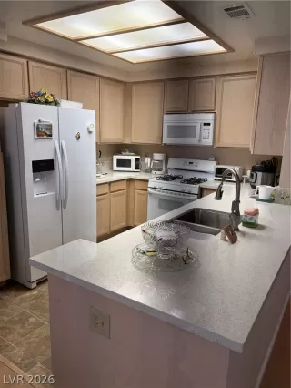 Photo #6: 2756834 Listing