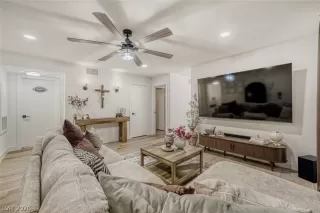 Photo #2: 2756873 Listing