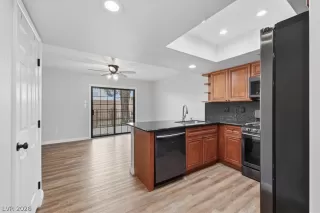 Photo #4: 2756878 Listing 