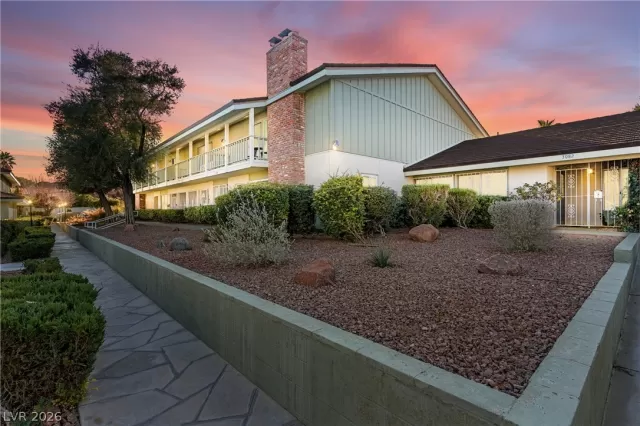 MLS: 2756903 Condo For Sale