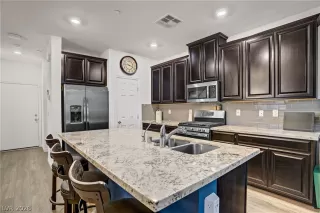 Photo #2: 2756921 Listing 