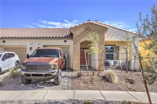 MLS: 2756946 Condo For Sale