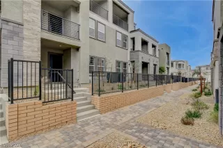 Photo #1: 2756954 Listing 