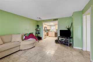 Photo #3: 2756955 Listing