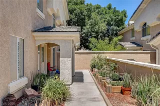 Photo #4: 2756957 Listing 