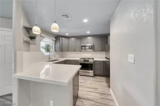 Photo #6: 2757057 Listing