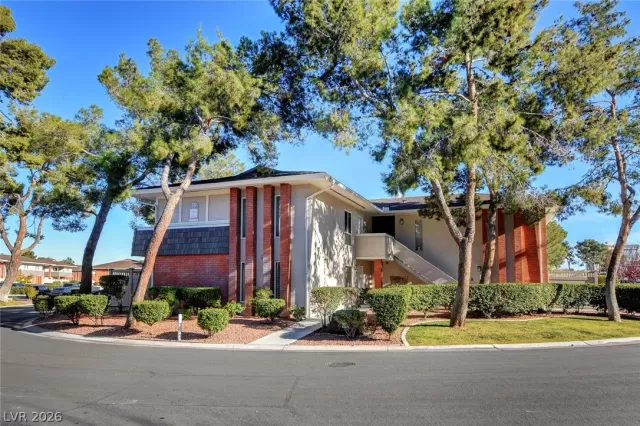 MLS: 2757117 Condo For Sale