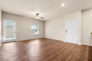 Photo #5: 2757160 Listing