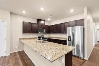 Photo #6: 2757160 Listing