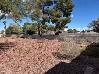 Photo #4: 2757357 Listing