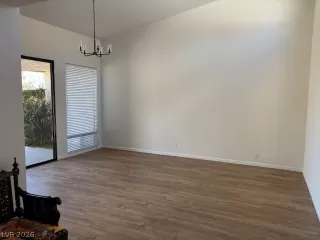 Photo #6: 2757357 Listing