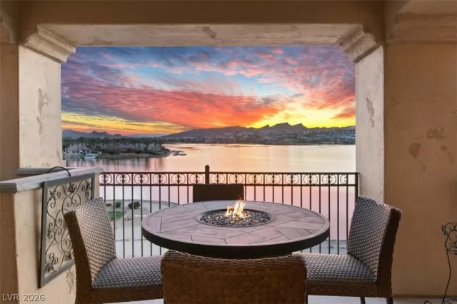 MLS: 2757372 Condo For Sale