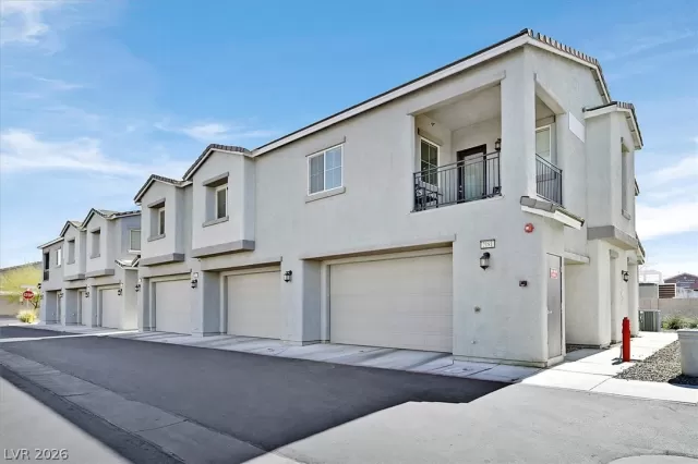 MLS: 2757394 Condo For Sale