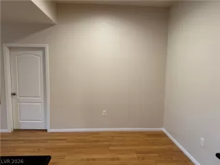 Photo #5: 2757409 Listing