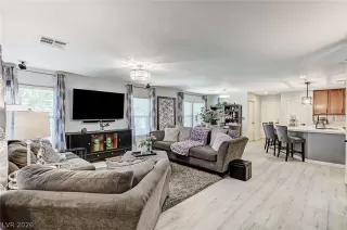 Photo #2: 2757476 Listing