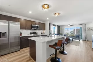 Photo #4: 2757602 Listing 