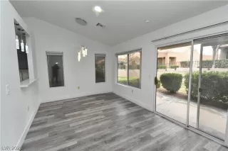 Photo #6: 2757762 Listing