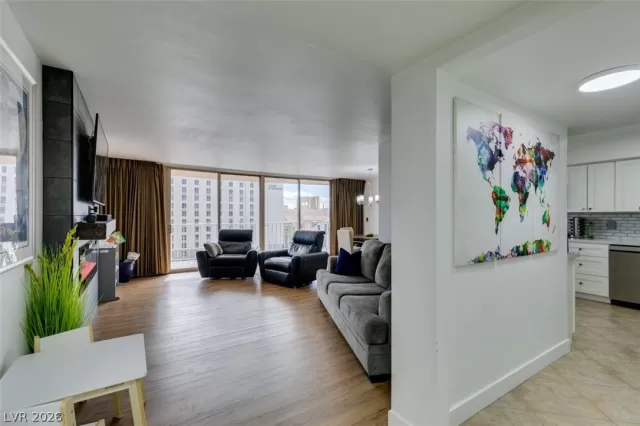 MLS: 2757807 Condo For Sale