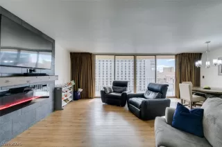 Photo #4: 2757807 Listing