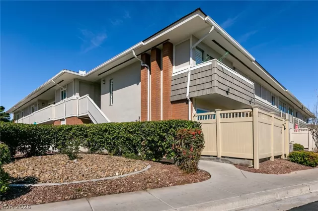 MLS: 2757819 Condo For Sale