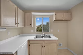 Photo #6: 2757828 Listing