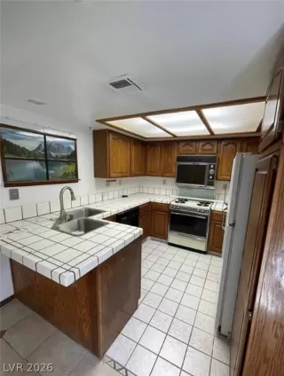 Photo #6: 2757887 Listing 