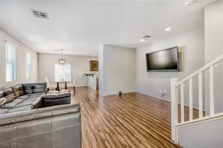 Photo #4: 2757890 Listing