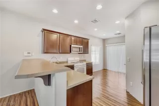 Photo #5: 2757890 Listing