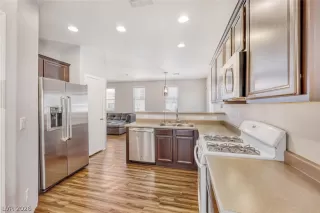 Photo #6: 2757890 Listing