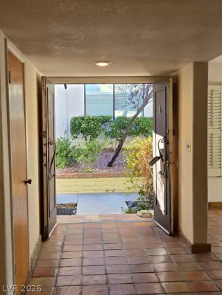 Photo #4: 2757928 Listing