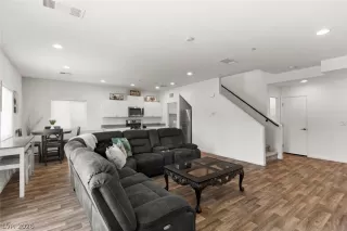 Photo #2: 2757932 Listing 