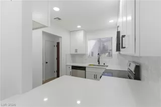 Photo #3: 2757943 Listing