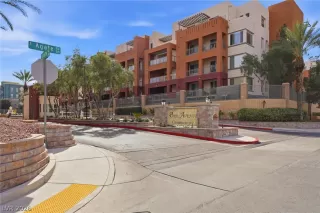 Photo #1: 2757944 Listing