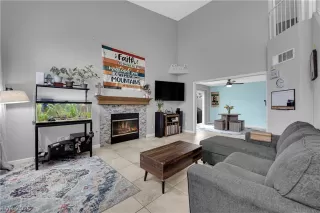 Photo #2: 2757957 Listing