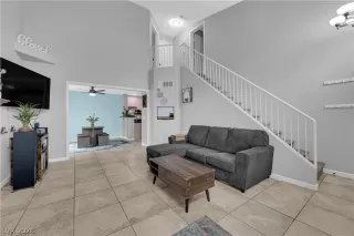 Photo #3: 2757957 Listing