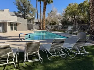 Photo #2: 2758013 Listing