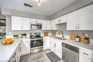 Photo #3: 2758028 Listing 