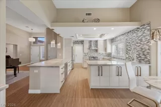 Photo #6: 2758047 Listing