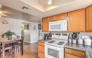 Photo #2: 2758105 Listing 