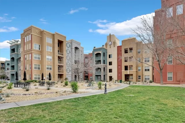 MLS: 2758112 Condo For Sale