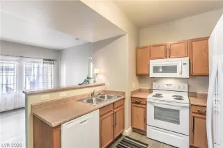 Photo #1: 2758157 Listing 