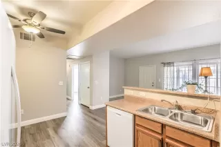 Photo #5: 2758157 Listing 