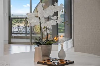 Photo #2: 2758186 Listing