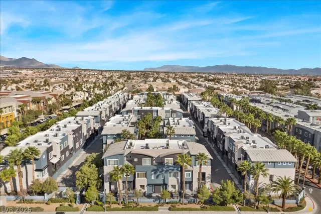 MLS: 2758221 Condo For Sale